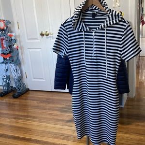 Women’s short sleeve hooded dress